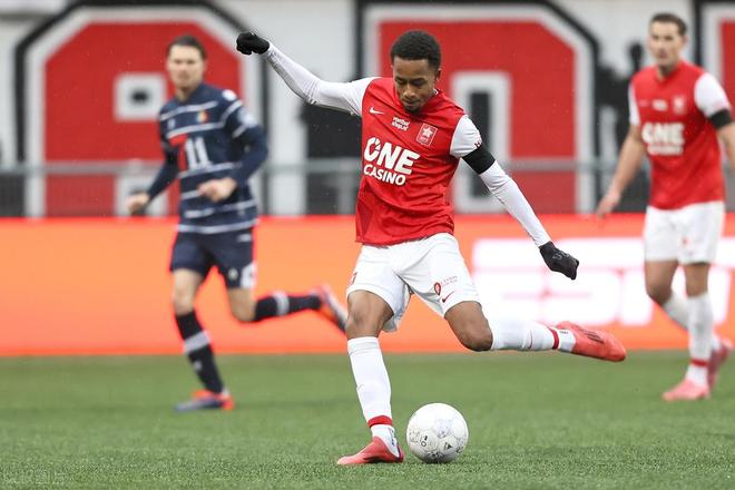 的罚球锁定 的罚球锁定